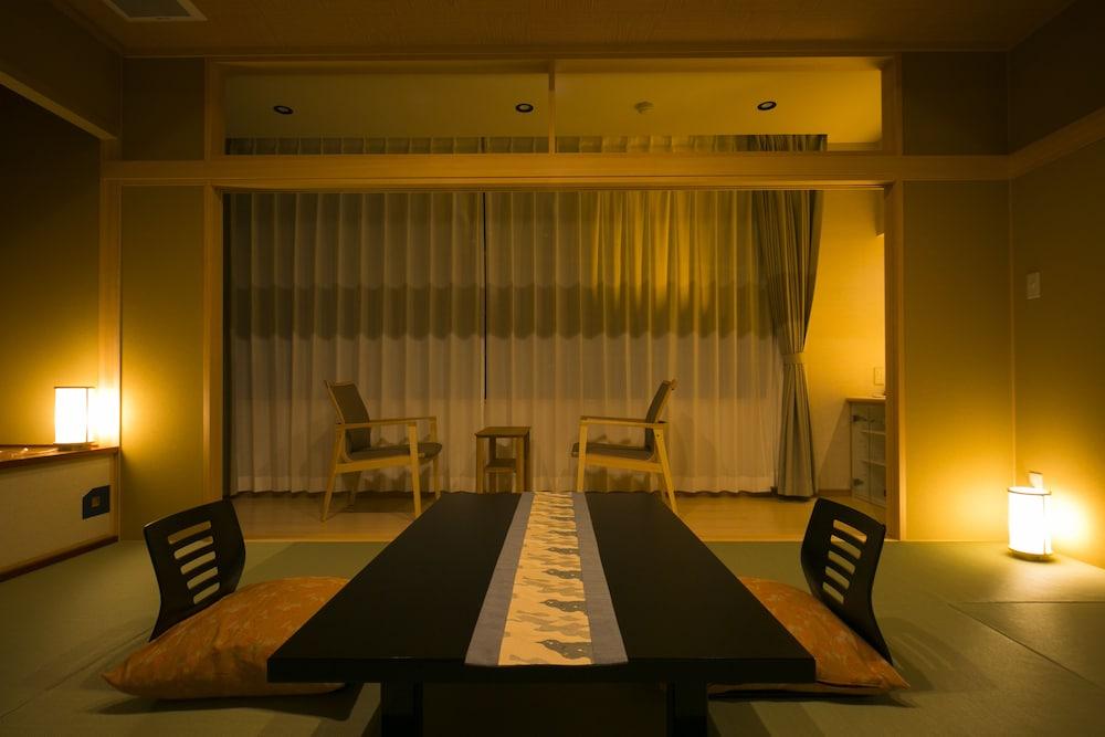 Hotel Shiroyama Югавара Екстериор снимка