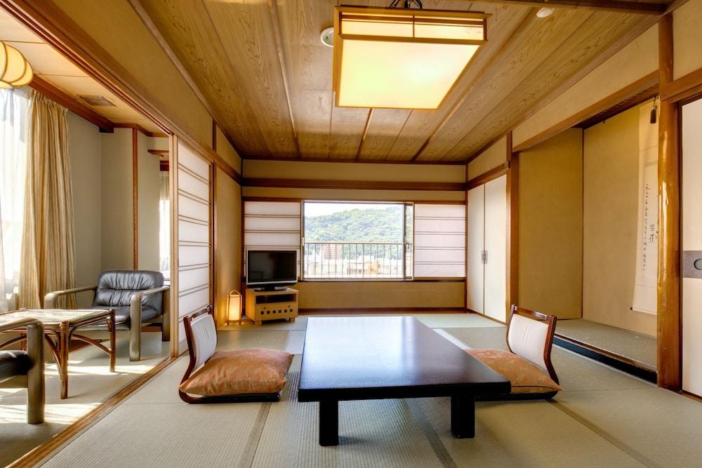 Hotel Shiroyama Югавара Екстериор снимка