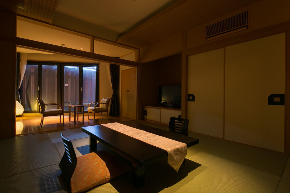 Hotel Shiroyama Югавара Екстериор снимка