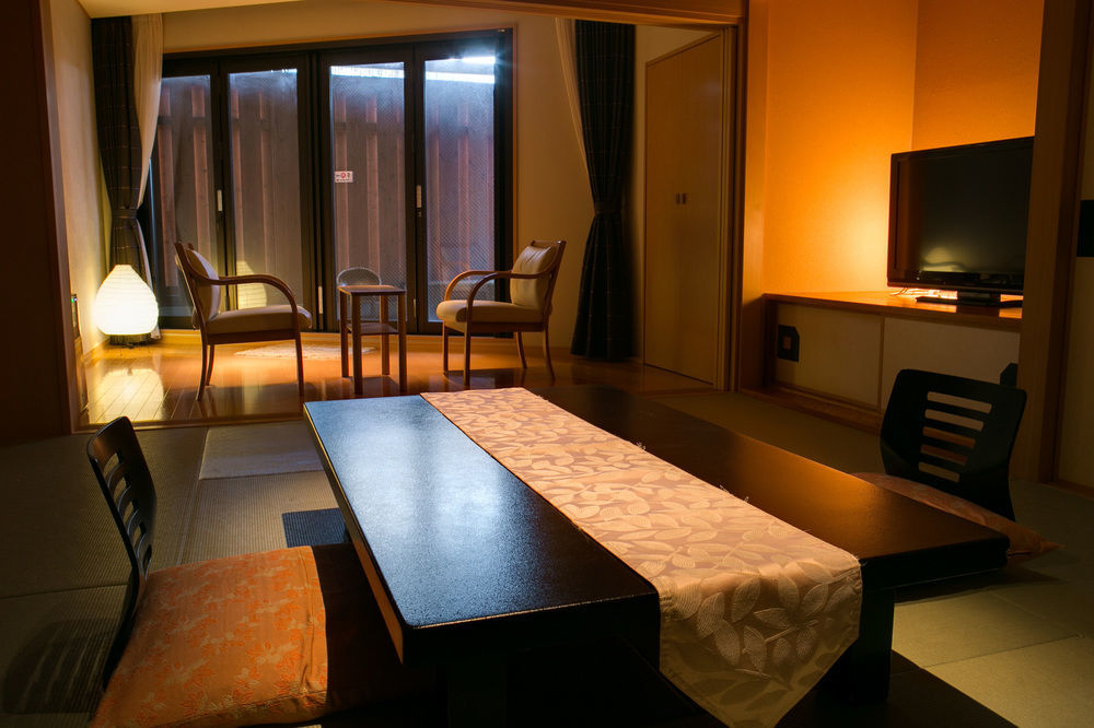 Hotel Shiroyama Югавара Екстериор снимка