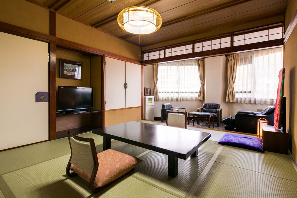 Hotel Shiroyama Югавара Екстериор снимка